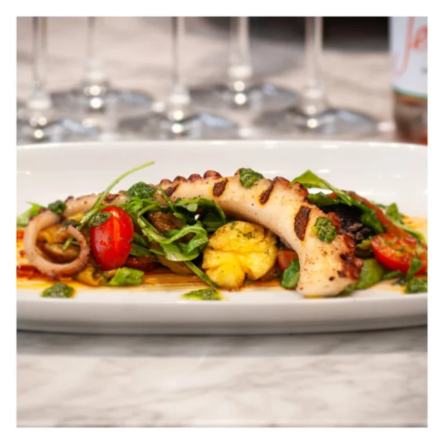 Wood Grilled Octopus // roasted peppers, crispy gemstone potatoes, Calabrian chili, arugula pesto

#zelompls #zelo #downtownminneapolis #minneapolis