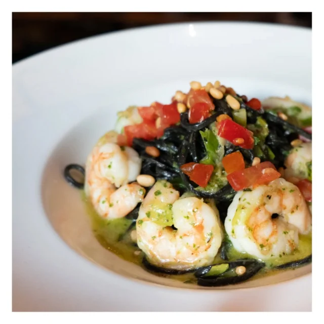 New special - Linguine Nero // arugula-lemon pesto topped with brown butter shrimp and garnished with diced tomatoes, toasted pine nuts and Italian parsley 
.
#pasta #zelompls #zelo #downtownminneapolis #minneapolis