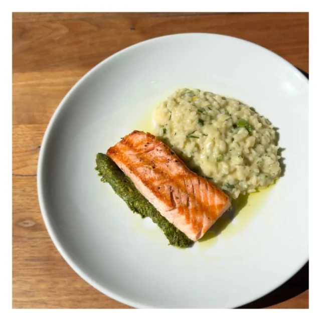 Organic Scottish Salmon with Kale Pesto // lemon risotto & kale-toasted hazelnut pesto drizzled with extra virgin olive oil
.
#zelompls #zelo #minneapolis #downtownminneapolis