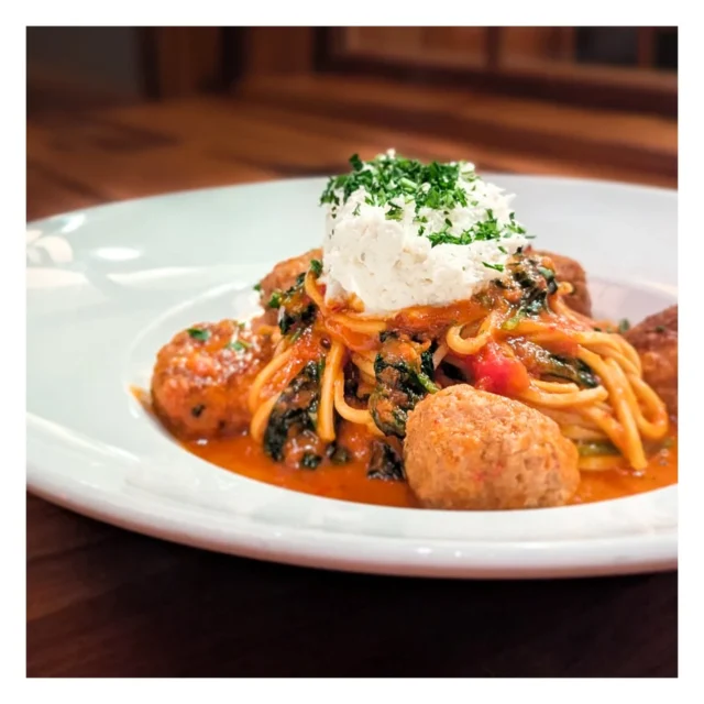 Lamb Meatballs // Linguini with braised lamb Meatballs, nduja, spinach, and whipped ricotta.
.
#dinner #tuesday #zelompls #zelo #meatballs #italianfood #minneapolis #downtownminneapolis