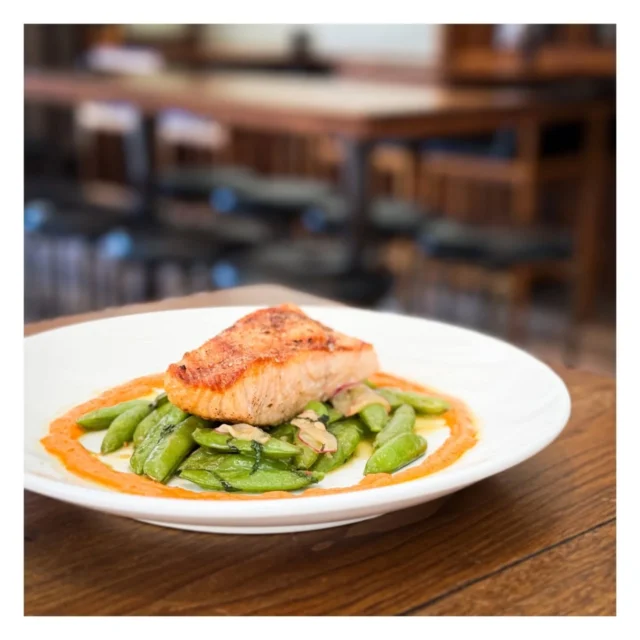 Scottish Salmon with Spicy Sugar Snap Peas // Wood grilled with a pine nut romesco sauce
.
#minneapolis #minnesota #zelompls #zelo #italiancuisine